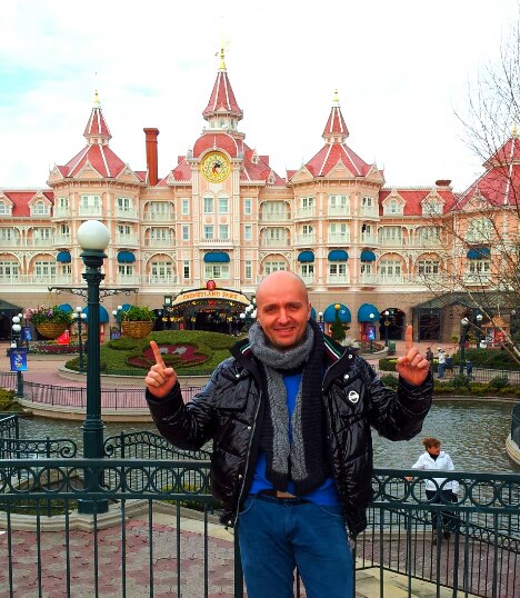 In prima zi din an, Costi s-a relaxat la Disneyland