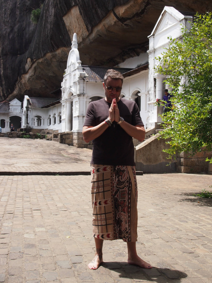 In Sri Lanka, Bote s-a rugat la templele budiste