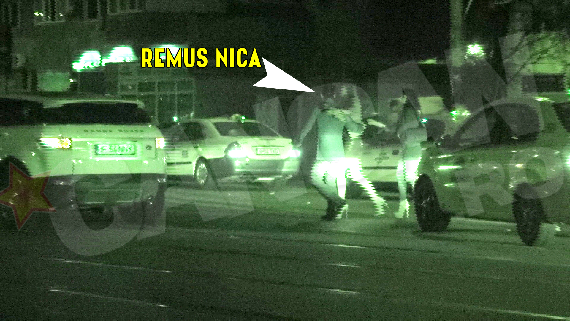 Remus Nica a iesit din club in compania a doua domnisoare
