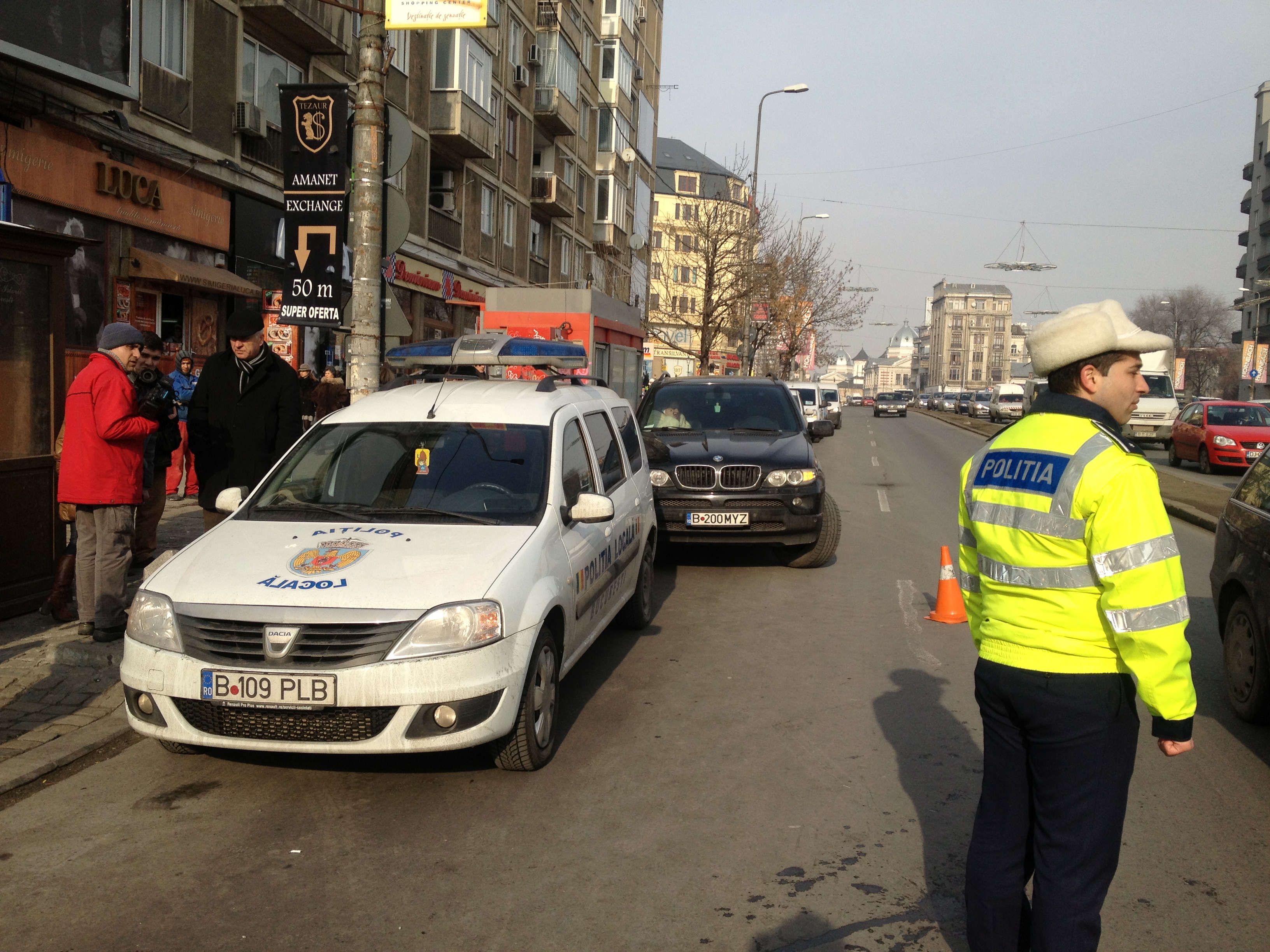 O soferita a acrosat un politist in zona Unirii