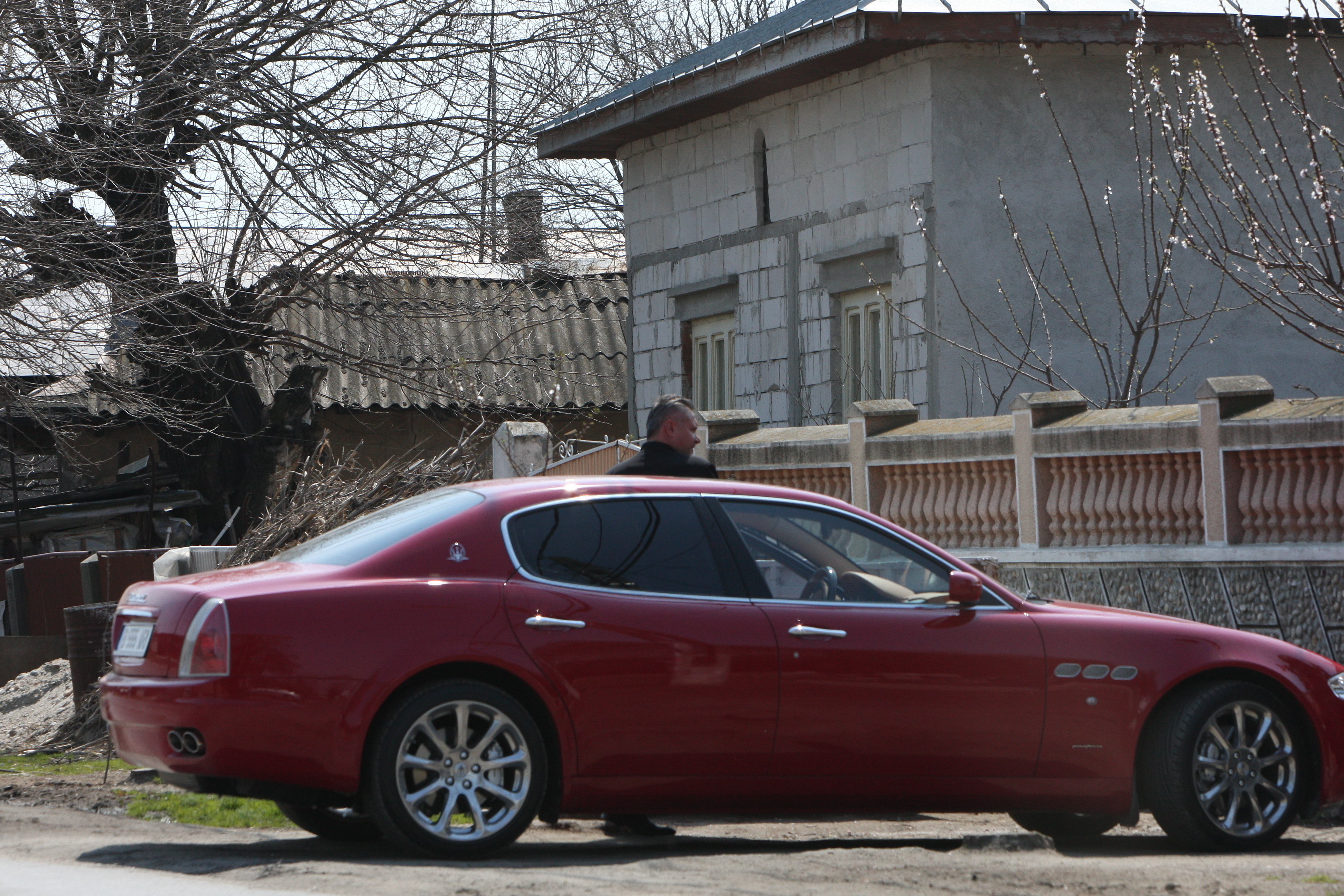 preotul cu maserati