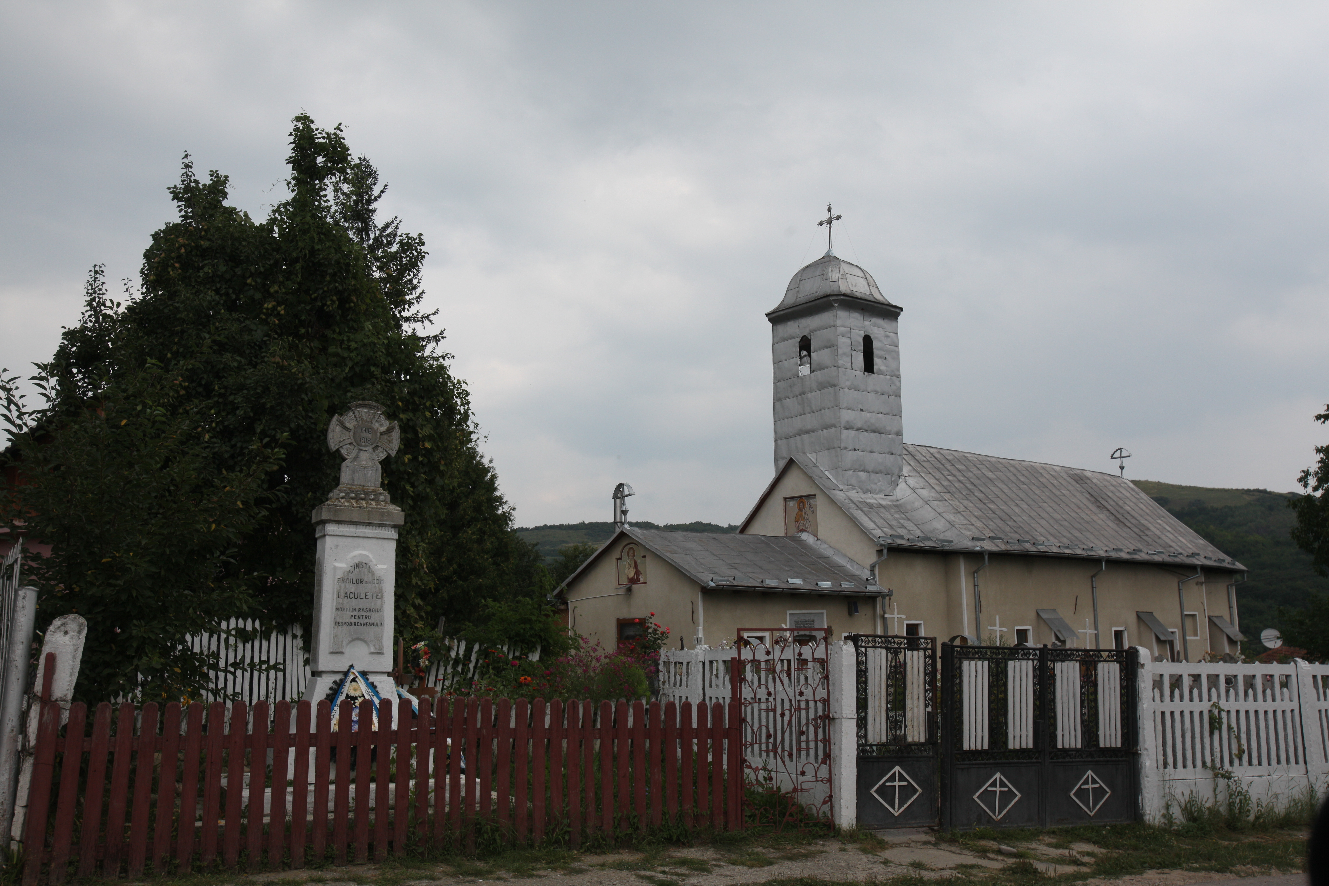 Biserica din Laculete, acolo unde a slujit baiatul judecatoarei