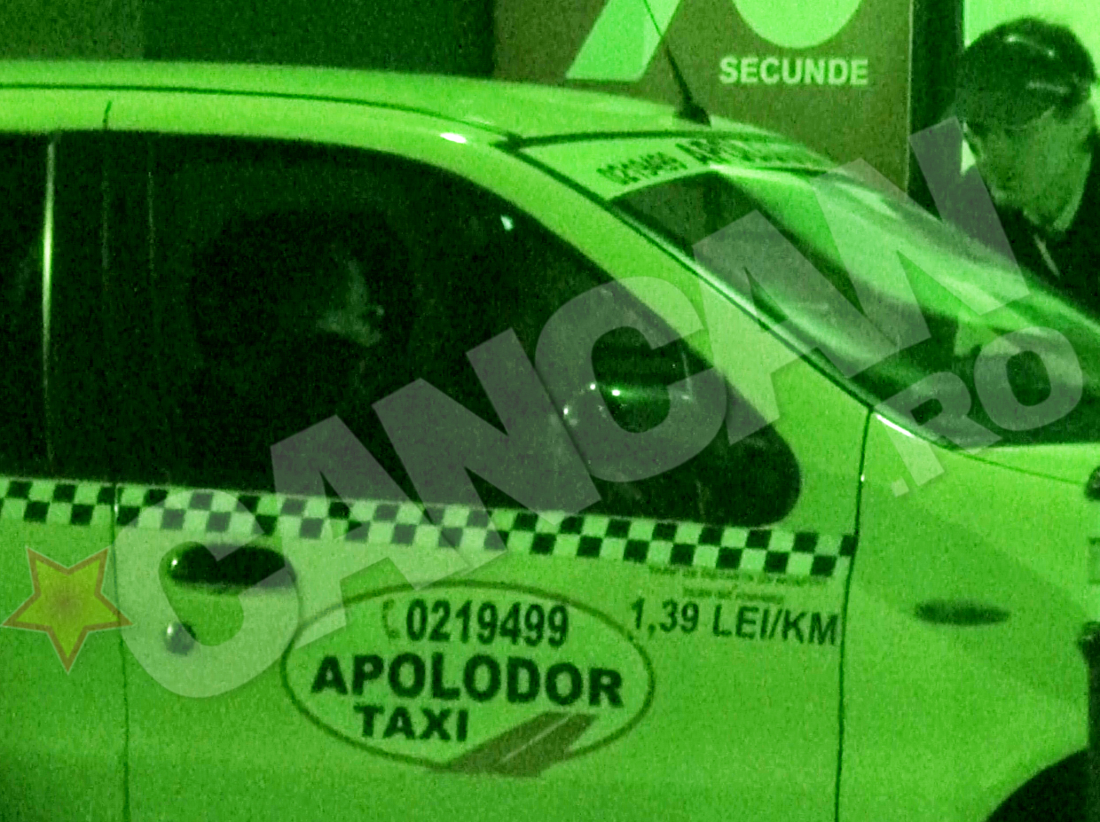 Versace ii da banii de mancare taximetristului