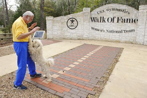 Bela Karolyi si-a construit o ferma in Texas