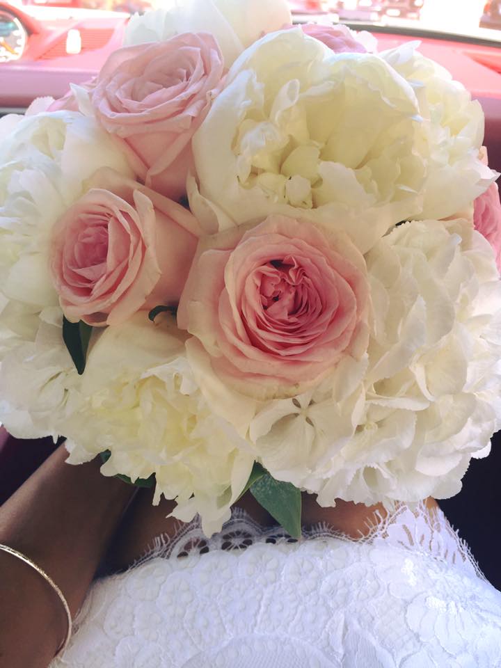 Buchetul de flori al prezentatoarei de la nunta.