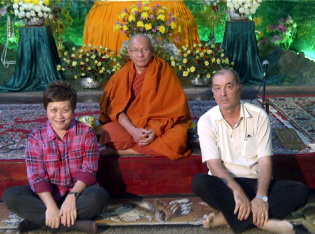 Leonida Nedelcu (dreapta) si impresara care l-a dus in Myanmar