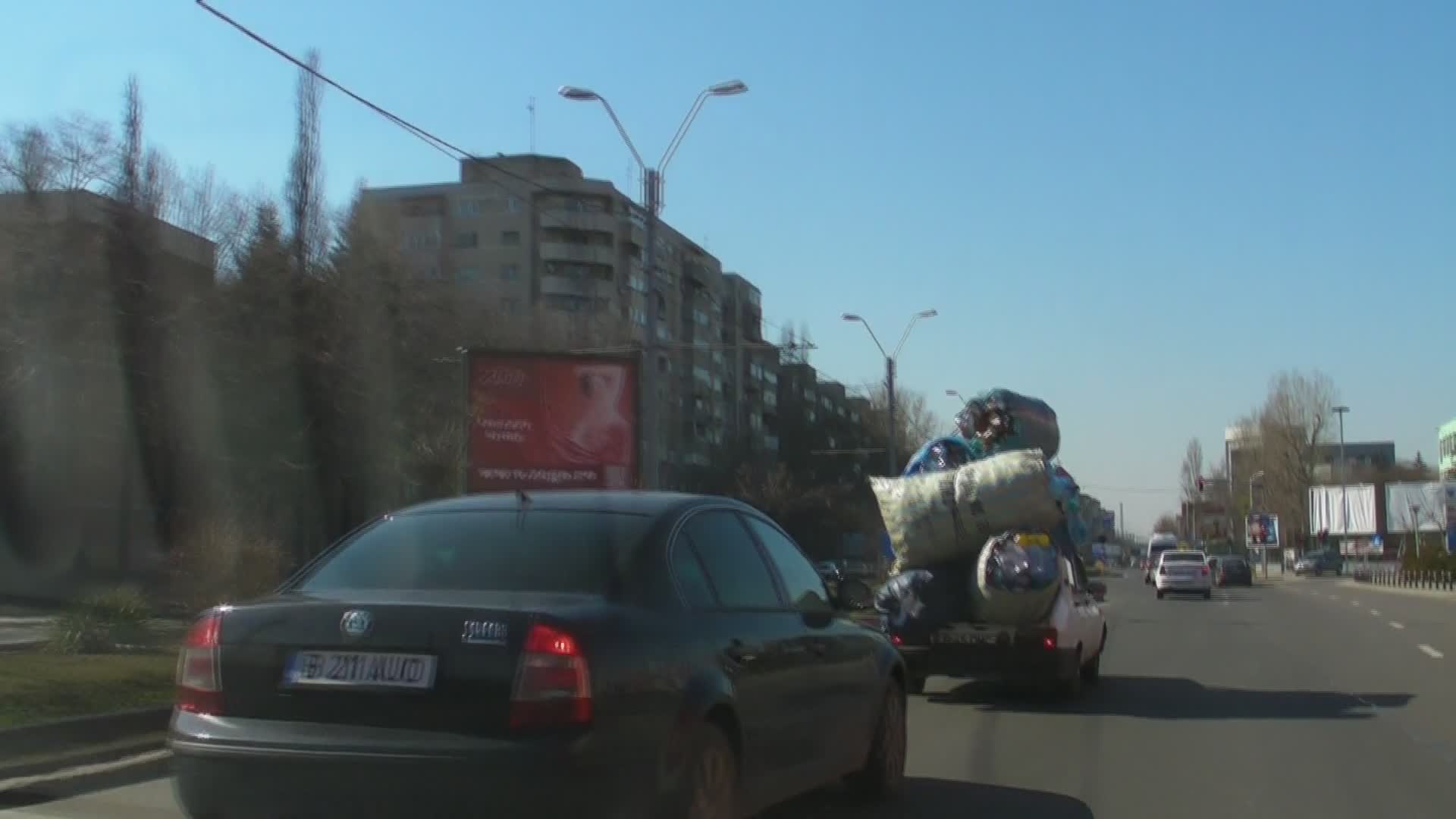 O Dacie batrana a fost burdusita cu saci