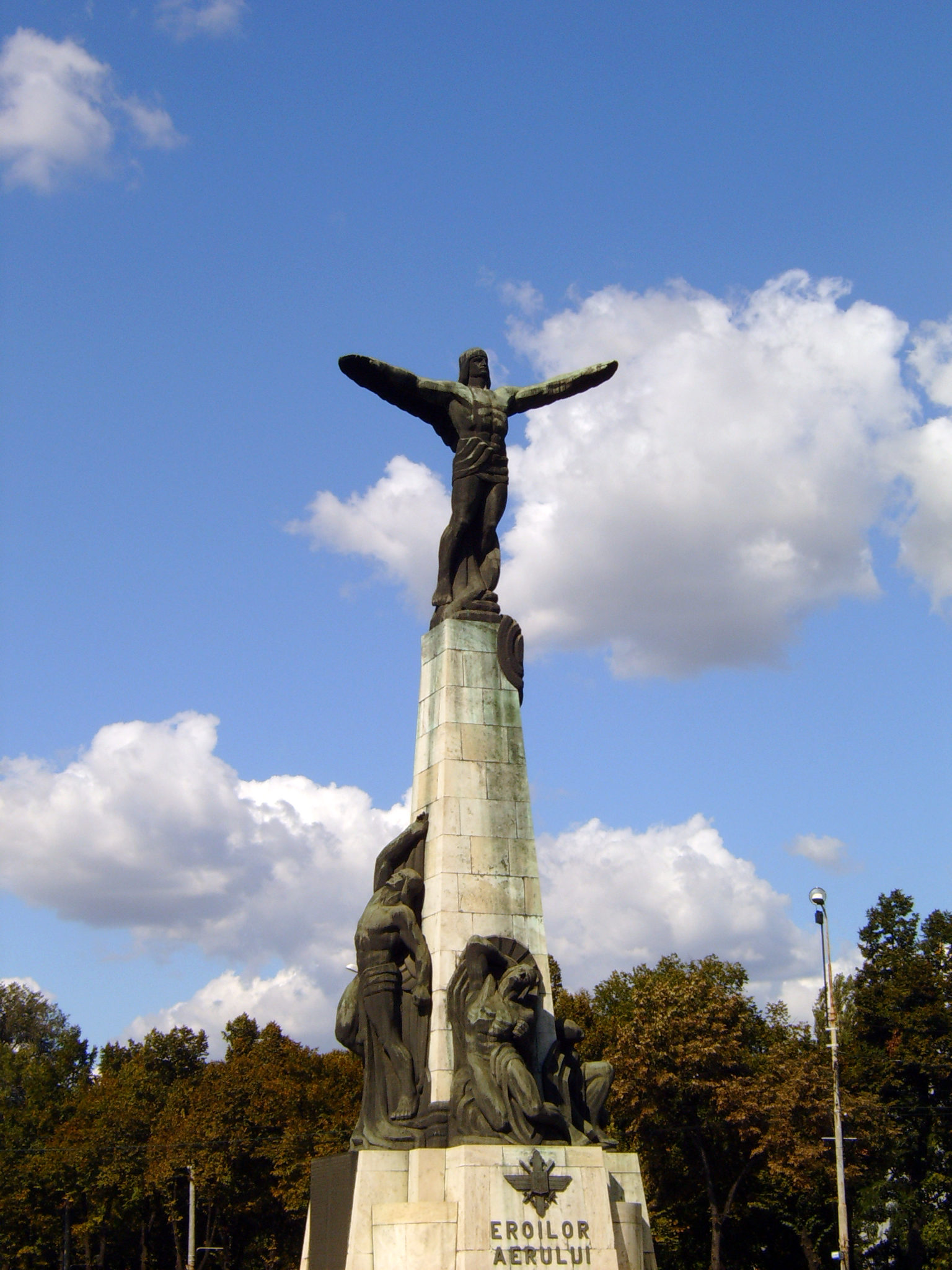 Numele cartierului Aviatorilor vine de la statuia cu acelasi nume