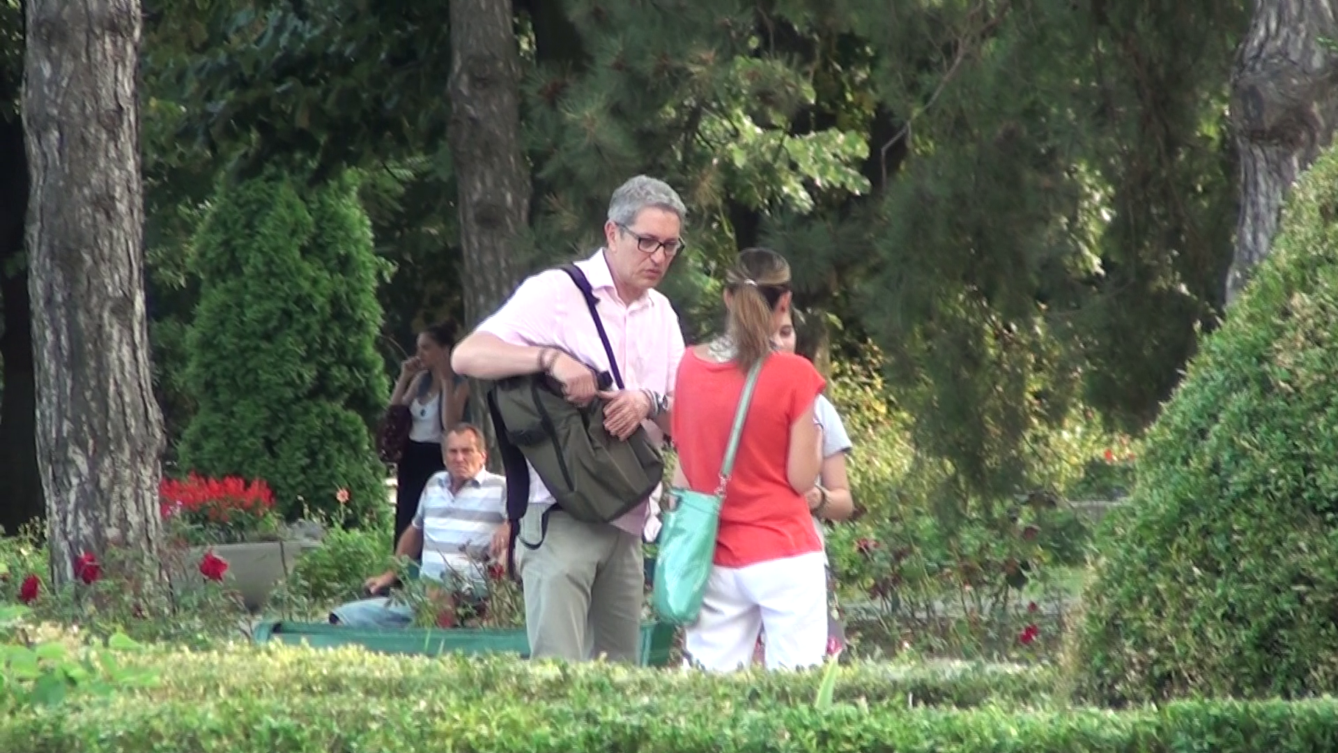 Zaharescu se intalneste cu o mamica in parc