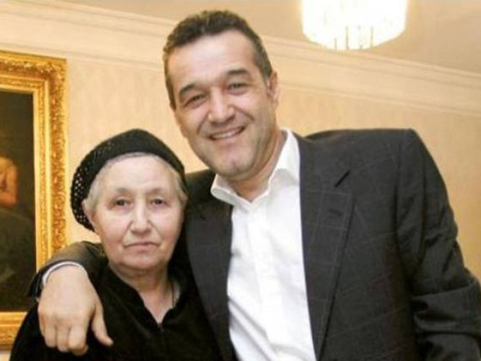 Gigi Becali si mama lui