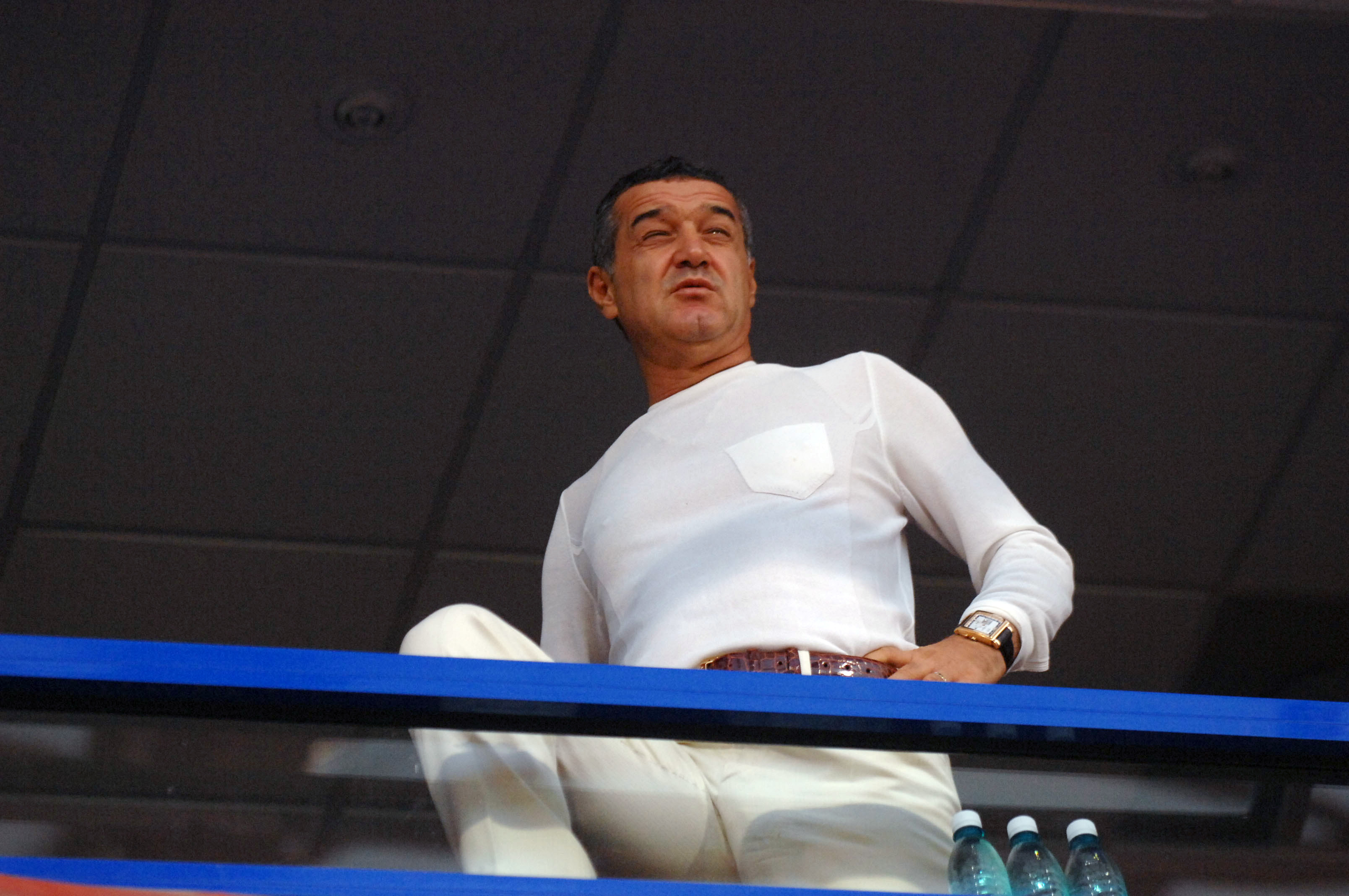 Gigi becali, intr-o ipostaza de lord, in loja oficiala de la Steaua