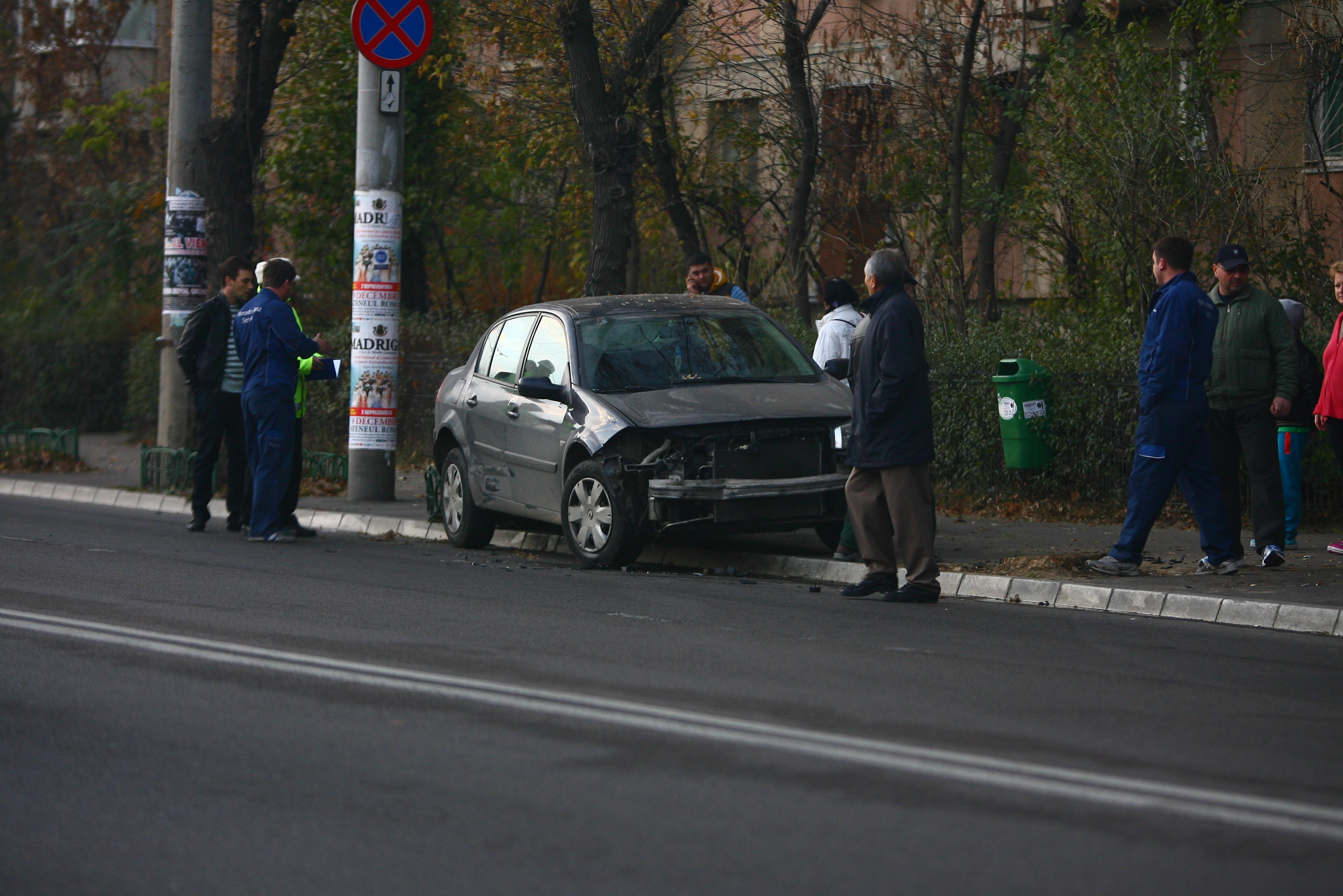 Doua masini au fost implicate intr-un accident usor in zona Tineretului