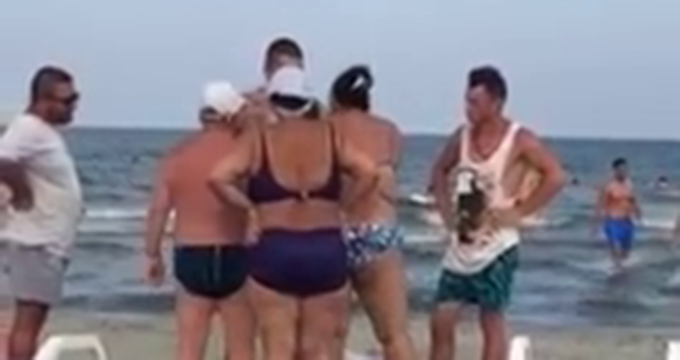 Scene Incrediile Pe O Plaja Din Mamaia Femeie Batuta Cu Bestialitate