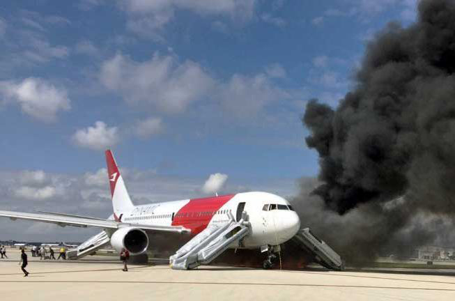 Panic Pe Un Aeroport Un Avion A Luat Foc Pe Pista De Decolare Peste