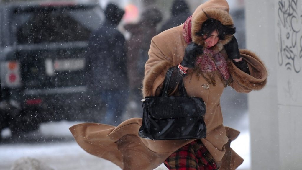 Vortexul polar s-a declanşat în România: ninsori şi temperaturi negative. Când scăpăm de frig