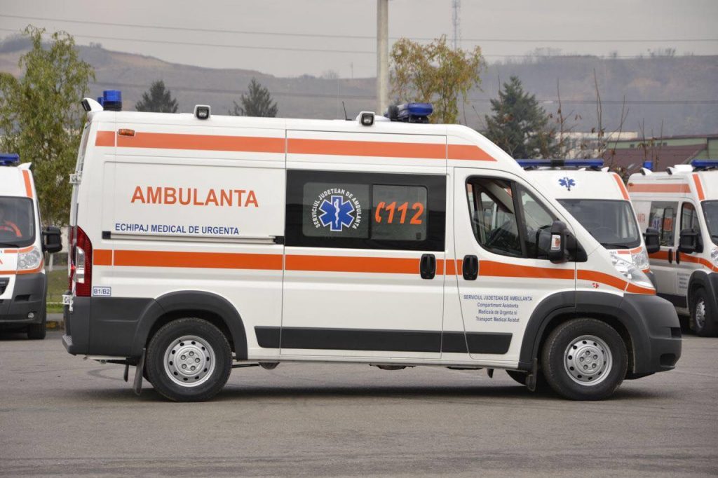 Poveste incredibilă, la Iași: amantul s-a aruncat de la etajul III când a venit soțul acasă. Acum e în comă, la spital