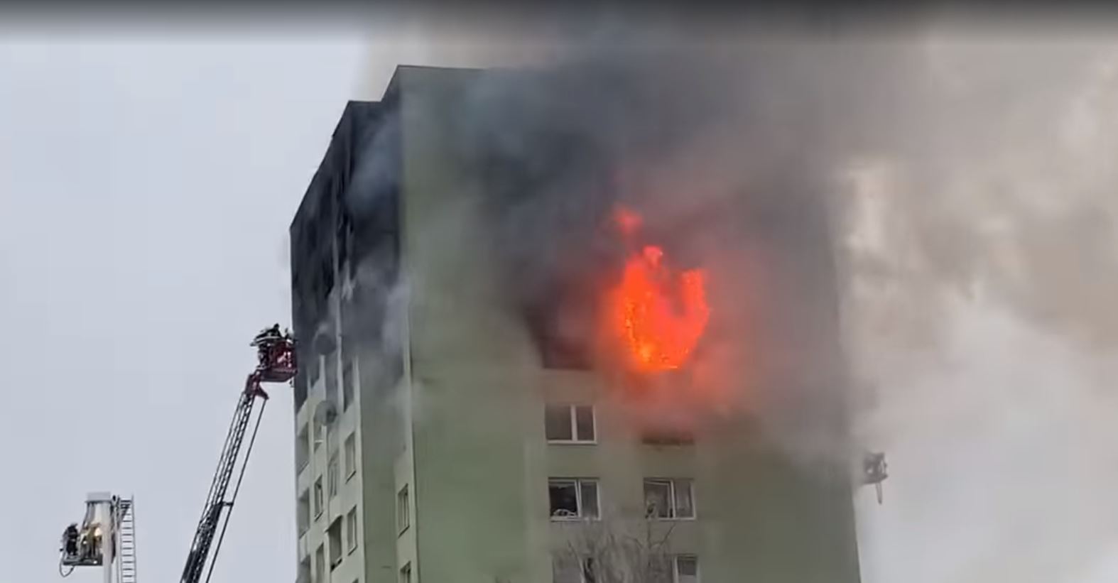 Tragedie după o explozie într un bloc de 12 etaje Sunt cel puţin cinci