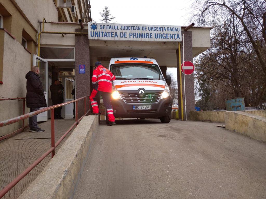 Suspecți de coronavirus în Bacău. Un copil și mama lui au ajuns la spital. Familia revenise din Italia