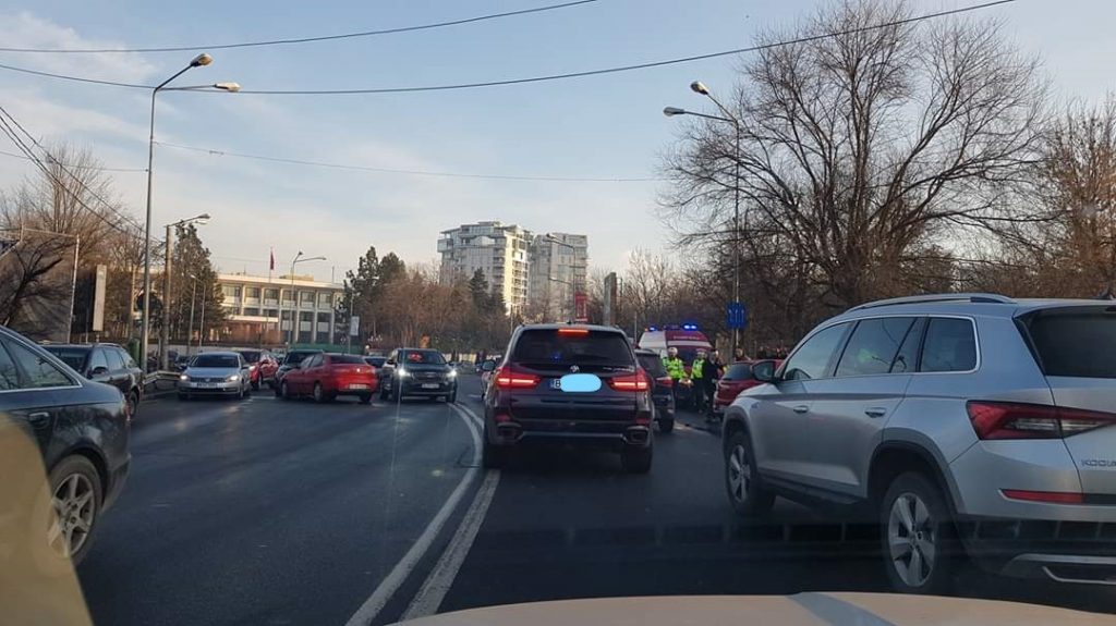 Carambol în București, pe Șoseaua Nordului. 5 autoturisme au fost implicate