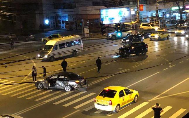 Varianta Poliției despre accidentul în care a fost implicat Mihai Chirica, primarului Iașului. Cine a fost șoferul care a intrat pe culoarea roșie a semaforului