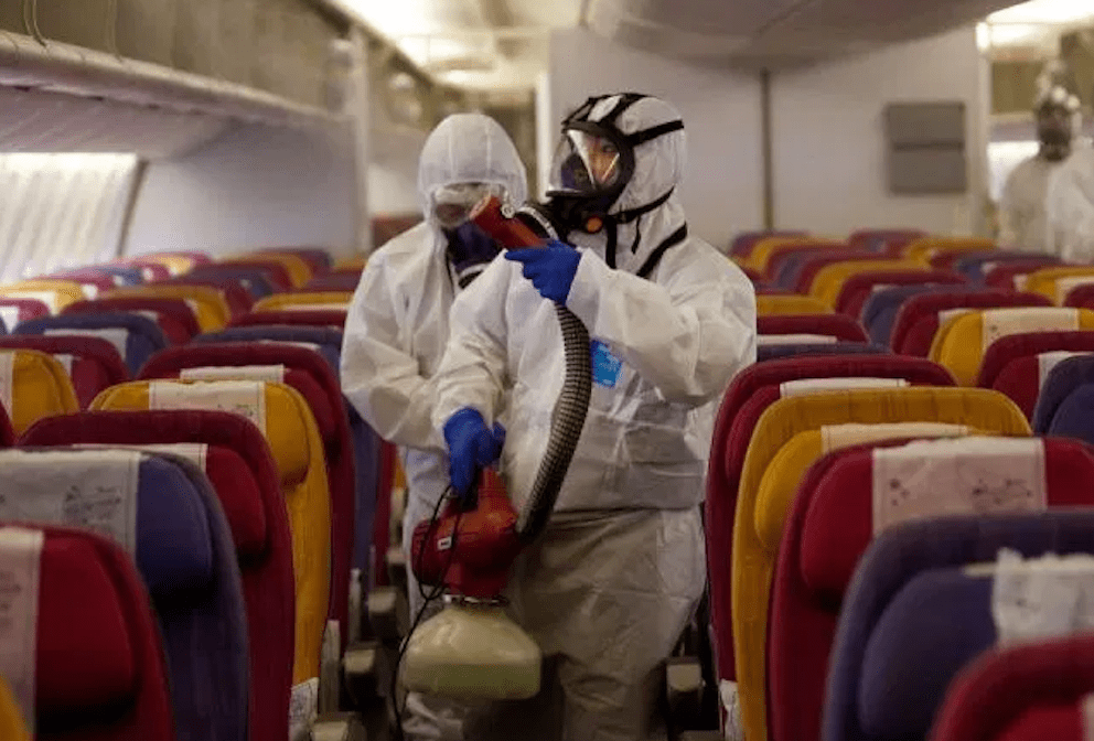 Un bărbat care știa că este infectat cu coronavirus a venit cu avionul din Madrid, în București, împreună cu alți 60 de pasageri! Pacientul a fost luat cu izoleta imediat după aterizare