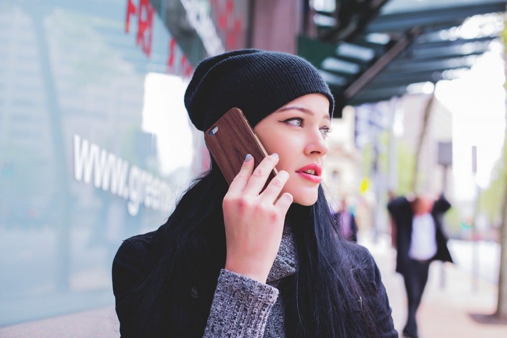 Atenţie! Specialiştii avertizează! Cât rezistă coronavirusul pe telefon. Se schimbă tot ce ştiam