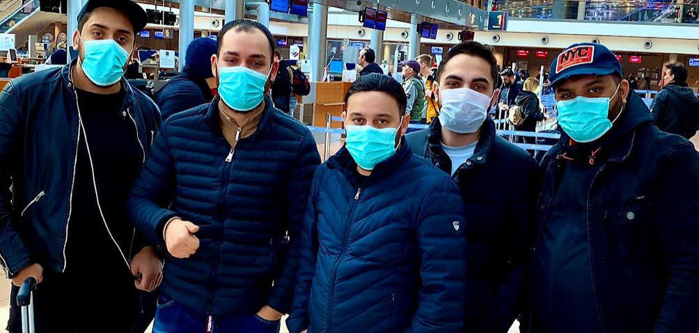 A apărut maneaua despre coronavirus pentru românii din Diaspora: „Nu pot să trec graniţa, ca să-mi văd familia”. VIDEO