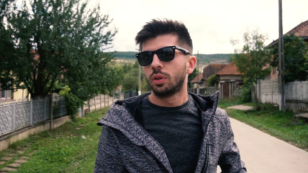 Vloggerul Mircea Bravo ”lovește” din nou. Propaganda rusă, tratată într-un mod hilar: ”Iei tezaurul și te faci că plouă…”