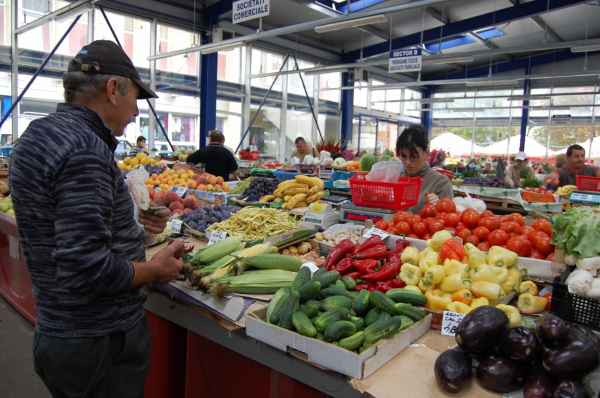 Prețurile alimentelor de bază au crescut enorm! Adrian Oros: ”Vor fi afectaţi producătorii, şi de regulă cei mici, adică producătorii români, ei vor pierde primii”