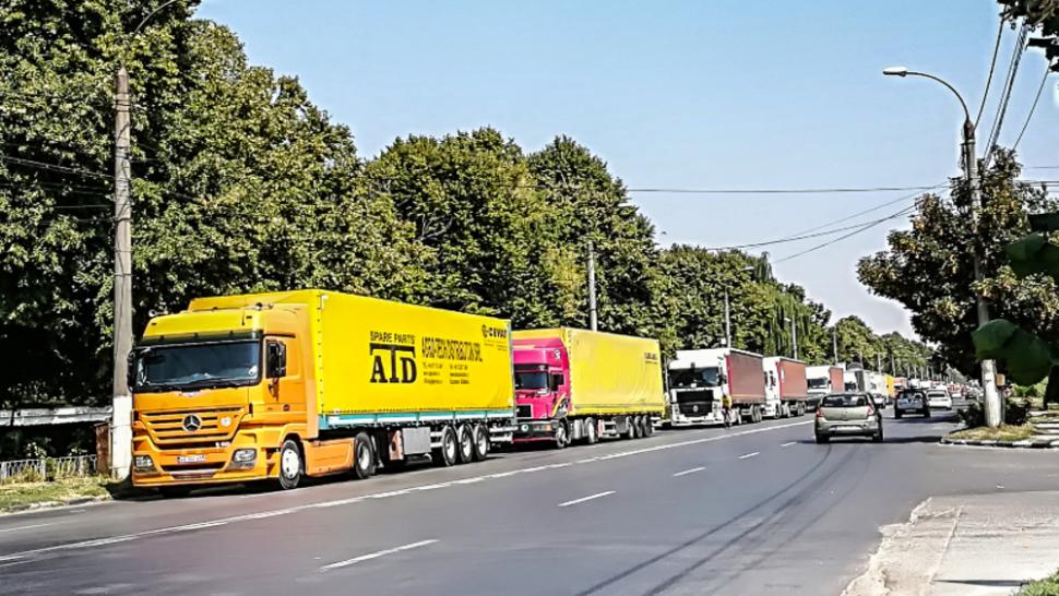 Cozi kilometrice pe DN 5! Municipiul Giurgiu, în pericol de a fi blocat de TIR-uri