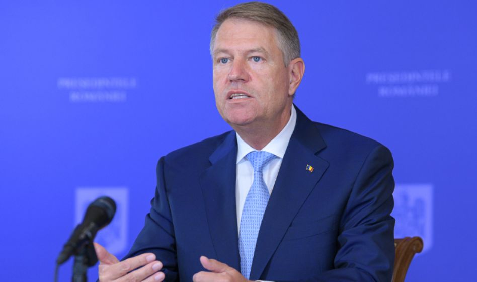 Klaus Iohannis îi liniștește pe vârstnici: „ Staţi liniștiți, nu vine nimeni să vă ia de acasa să vă ducă în carantină”