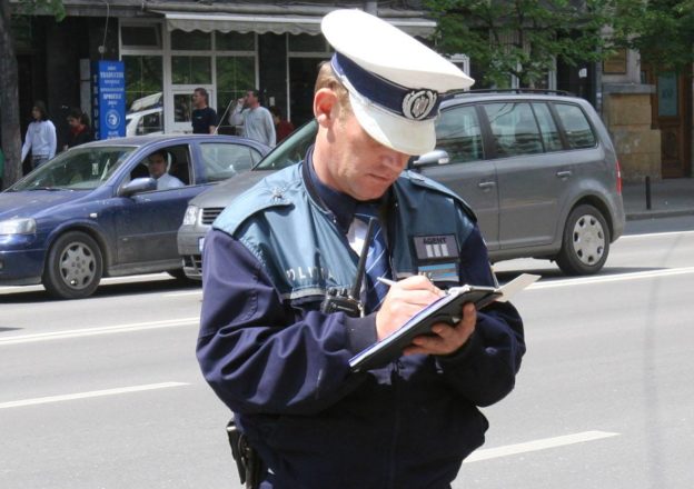 Renate Weber, nemulțumită de amenzile pe care le-au primit românii. Avocatul Poporului îi pune la zid pe polițiști: “Fac ce vor, nu este normal!”