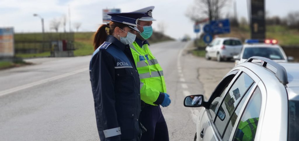 S-a lăudat prin sat cu mașina cumpărată, dar avea un permis fals. Cum a fost prins cu minciuna un bărbat din Bacău