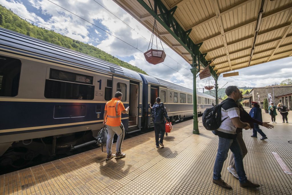 Trenurile Soarelui 2022. Cât va costa un drum spre mare vara aceasta