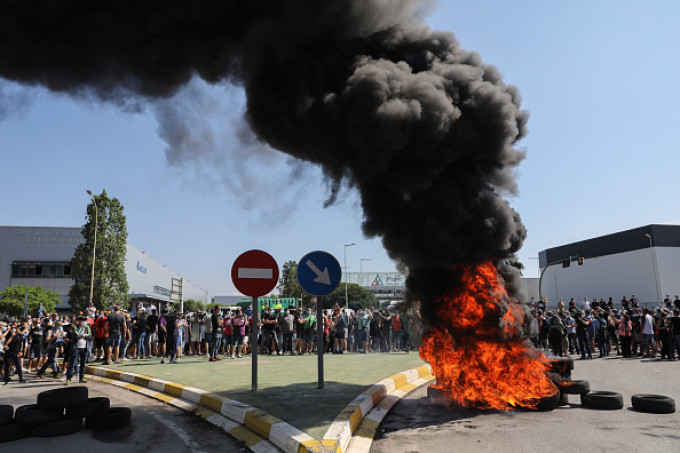 Proteste de proporții la Barcelona! Muncitorii sunt revoltați de faptul că Nissan a decis închiderea  fabricii. Aproximativ 3000 de oameni rămân fără locuri de muncă