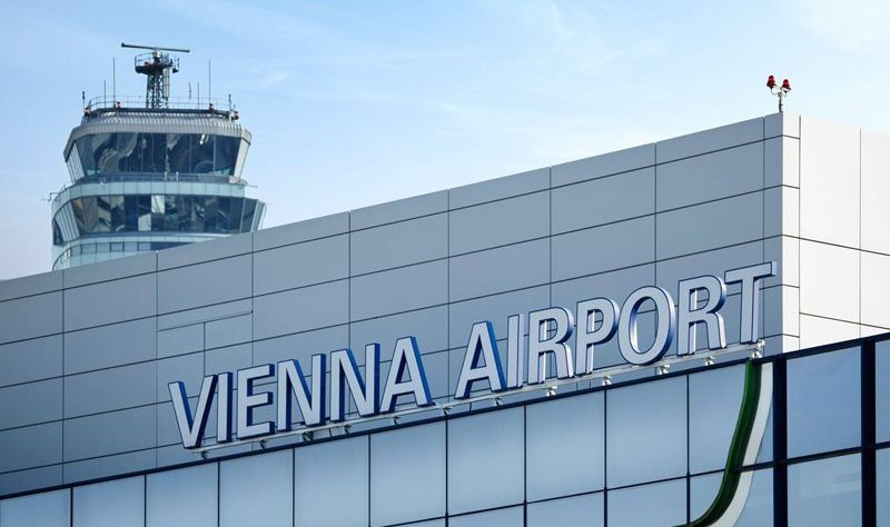 Teste de coronavirus contra cost pe aeroportul din Viena! Doar așa pot evita carantina obligatorie de 14 zile