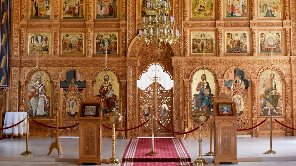 Bisericile nu se deschid! Postarea halucinantă a unui preot pe Facebook: ”Inaugurăm muzeul! Avem obiecte de cult suflate în aur…”
