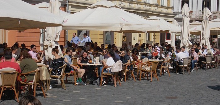 Noi reguli! De ce va fi nevoie să lăsăm numele şi numărul de telefon atunci când ieșim la terasă