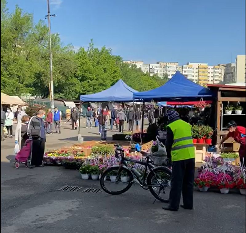 Relaxare totală la Piața Obor. Oamenii au ieșit din casă de 1 mai la…cumpărături. VIDEO