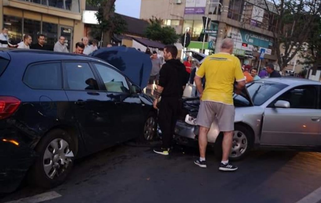 Accident grav în Capitală! Au fost implicate 6 mașini. VIDEO