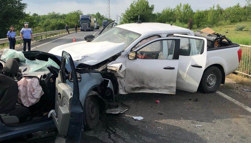 Accident mortal în Teleorman. Un om a murit pe loc, iar mașinile s-au făcut praf