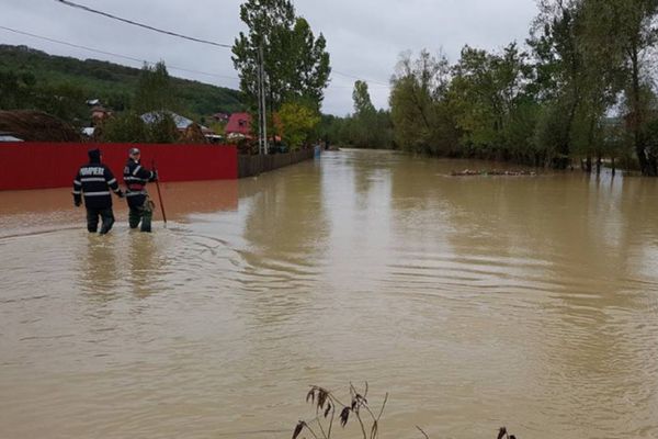 Codul portocaliu de inundaţii, prelungit pentru Prut! Ce se întâmplă cu mai multe râuri din Transilvania şi Banat