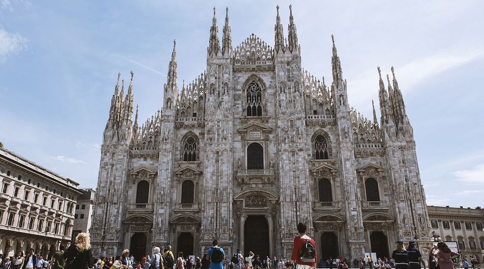 Scene de groază în Milano! 2 români au fost găsiți înjunghiați, prăbușiți pe stradă. Ce au aflat anchetatorii italieni