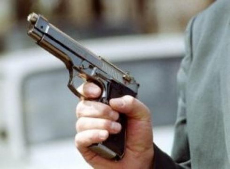 Caz șocant în Sectorul 5! Un bărbat a tras cu pistolul pentru că l-a deranjat zgomotul făcut de copiii care se jucau pe stradă