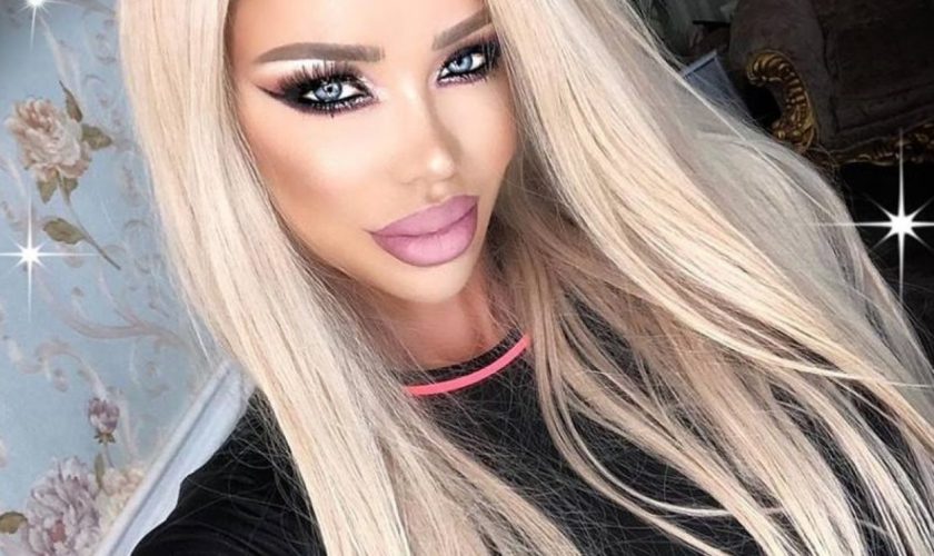 Bianca Drăgușanu, așa cum nu ați văzut-o niciodată! Vedeta și-a dat jos extensiile și a apărut la plajă cu parul creț, natural