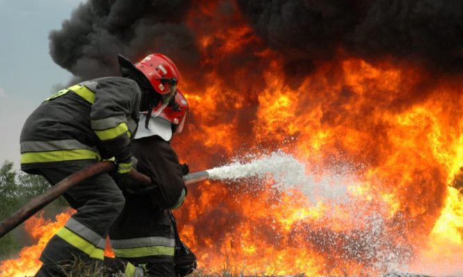 Explozie puternică într-un bloc din Capitală! Au fost evacuate șase persoane