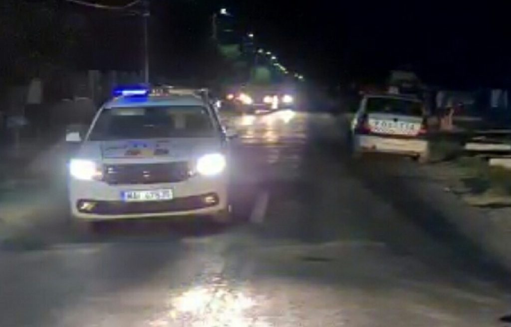 Scene de groază într-o comună din Dâmbovița. Doi indivizi au atacat polițiștii veniți să aplaneze o situație conflictuală