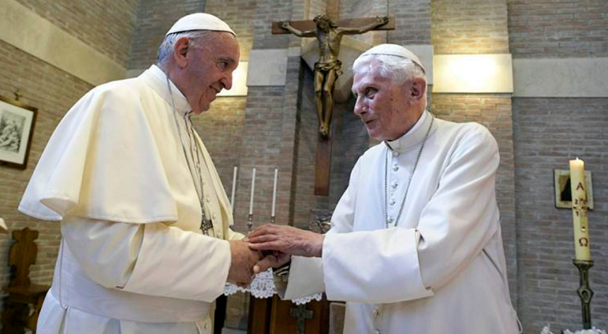 Alertă la Vatican! Papa Benedict se află în stare critică