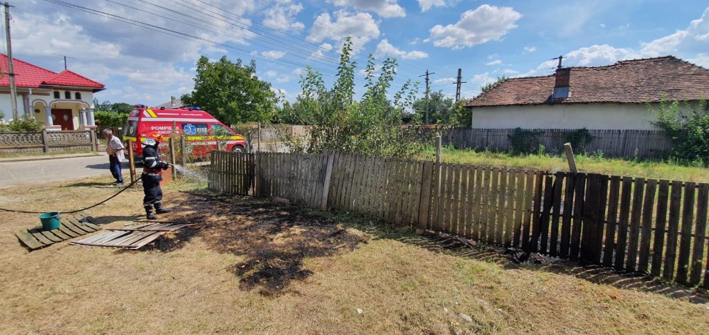 Incendiile de vegetație au mai făcut o victimă în Argeș. Un bărbat a murit în chinuri groaznice