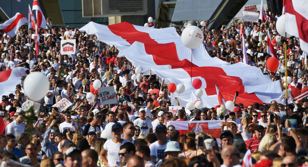 Protestele continuă în Belarus! A fost declanșată o grevă generală. Muncitorii au ieșit pe străzi, iar prezentatorii televiziunii de stat au lăsat studiourile goale